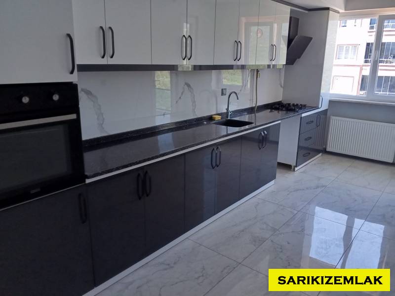 EDREMİT  KADIKÖY`DE SİTE İÇERİSİNDE 3+1 ARA KAT  ZEYTİNLİK MANZARALI 